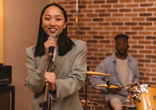 Why do bigger sized people sing better than others?